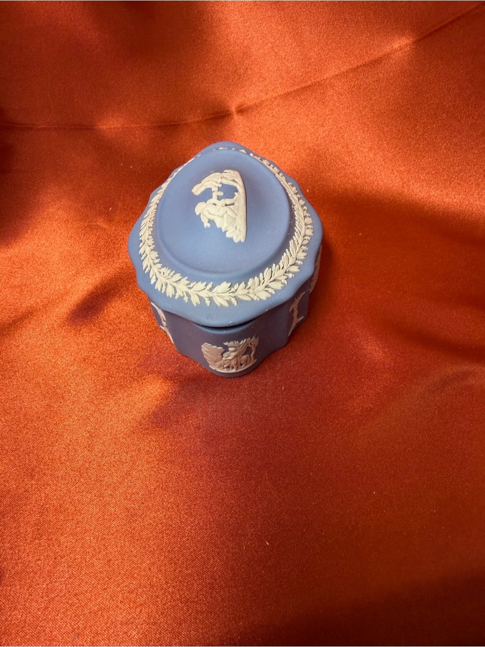 Vintage Wedgwood Blue Jasperware Scalloped Oval Trinket Box Cherub Relief Lid - Picture 8 of 9